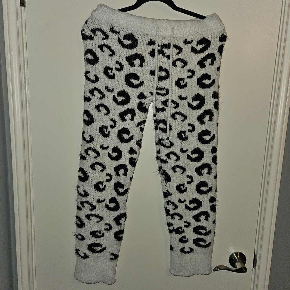 Black and WhiteCl Cheetah Print Knit Sweat Pants
